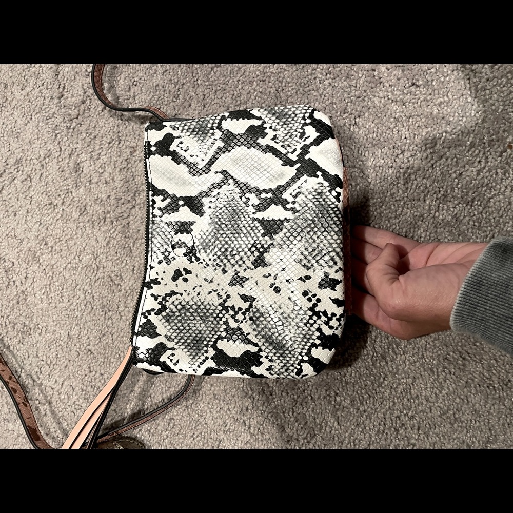 Reversible, small crossbody